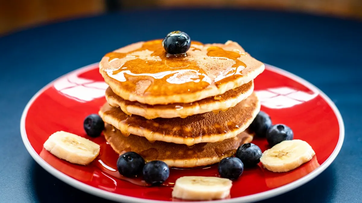 Pancakes banane œuf : petit déjeuner sans farine