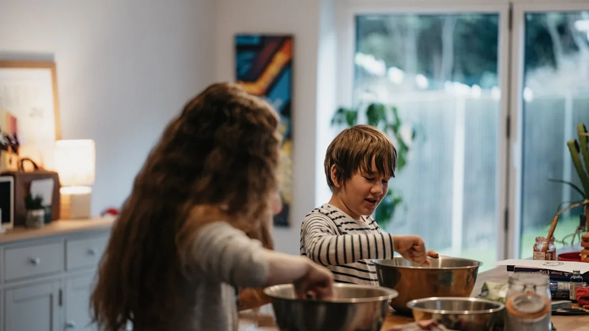 Le repas du soir d'un enfant : la réponse courte, et les repères officiels